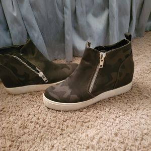 Steve Madden Camo Wedge Tennis Shoes